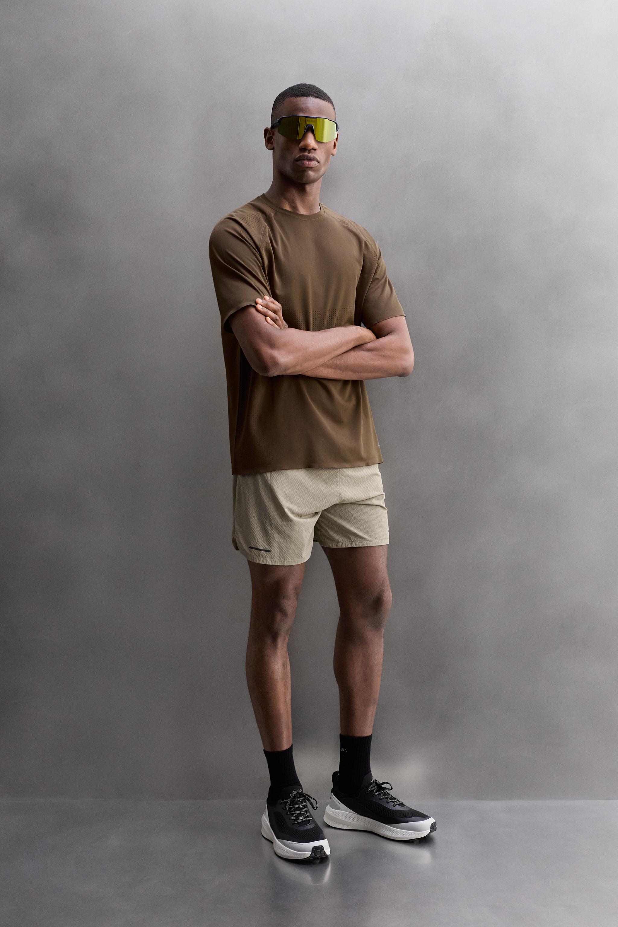 T-SHIRT STRUCTURE PERFORÉE